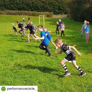 #Repost @performancecircle_
• • • • • •
Get, set, go!

All set for another block of outdoor children's fitness classes.

Proud to be running this course which focuses on the fundamental movement patterns & attitude to exercise. We want to builds children's confidence & get them hooked on sport.

Our aim is to get children moving, increasing their fitness, body confidence & social interaction skills.

The course includes a range of fun activities & games incorporating:

✅Running mechanics 
✅Speed and agility drills
✅Plyometrics
✅Reactions & awareness
✅Body weight strength work 
✅Jumping, landing, falling
✅Yoga & pilates
✅Martial arts 
✅Attitude & mindset
✅Growth mindset coaching
✅Leadership skills

Performance Circle is a place where effort & hard work is valued. 

Come join us.

@emmahowellsdavies
@frfuk

#OutdoorFitness
#ChildrensFitness
#PerformanceCircleKids